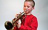 Pojke spela trumpet
